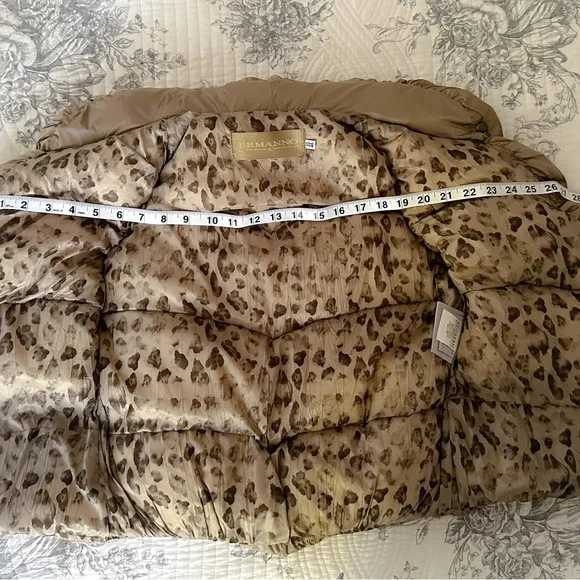 Ermanno Scervino cropped padded beige/camel vest, animal print lining. - Picture 8 of 13